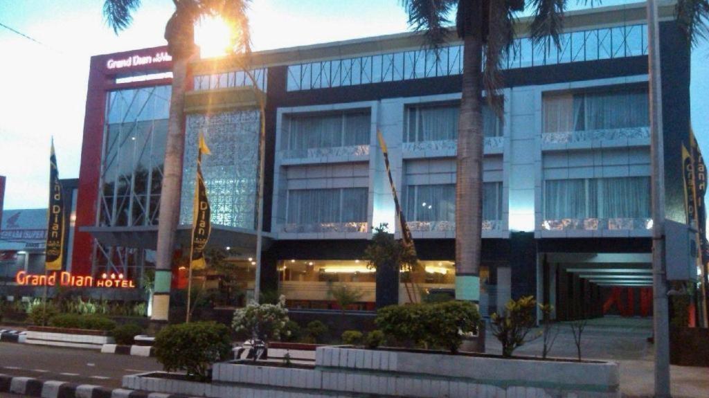 Grand Dian Hotel Slawi Tegal  Exterior photo